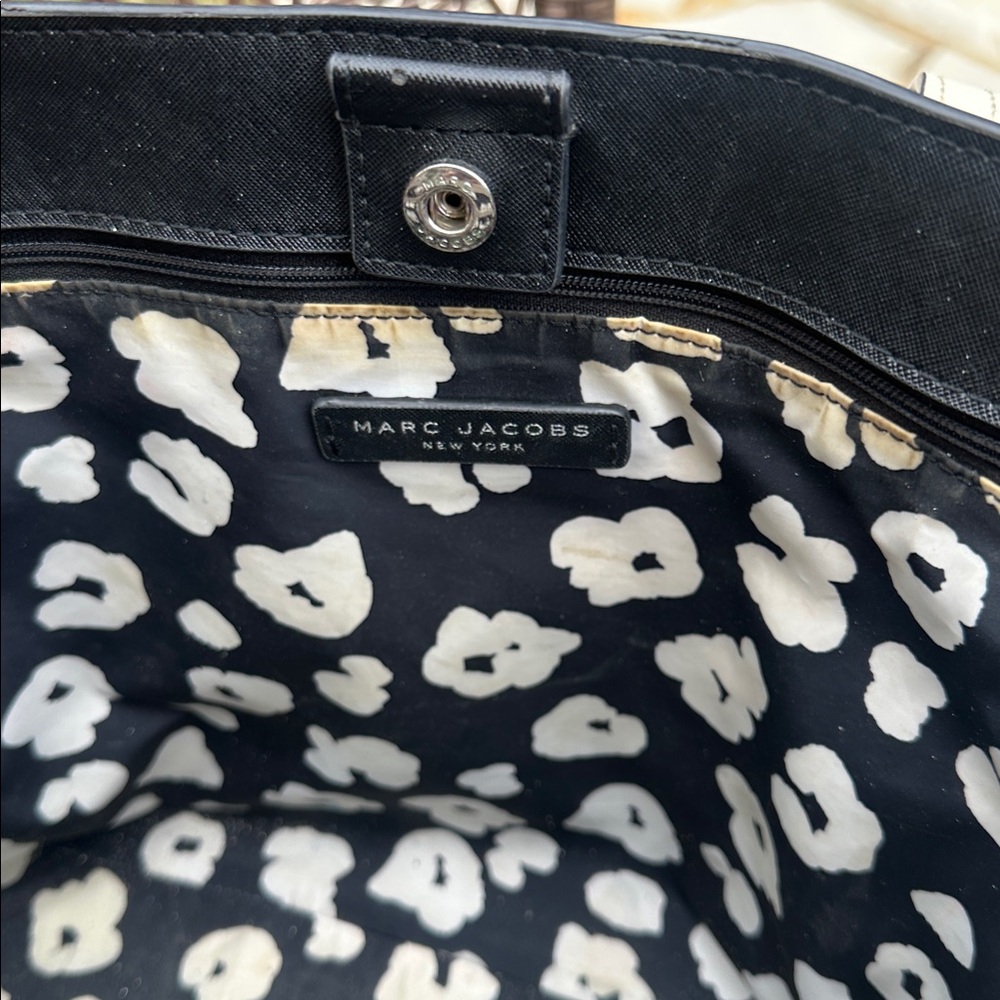 Marc Jacobs Cream and Black Tote - Picture 6 of 6
